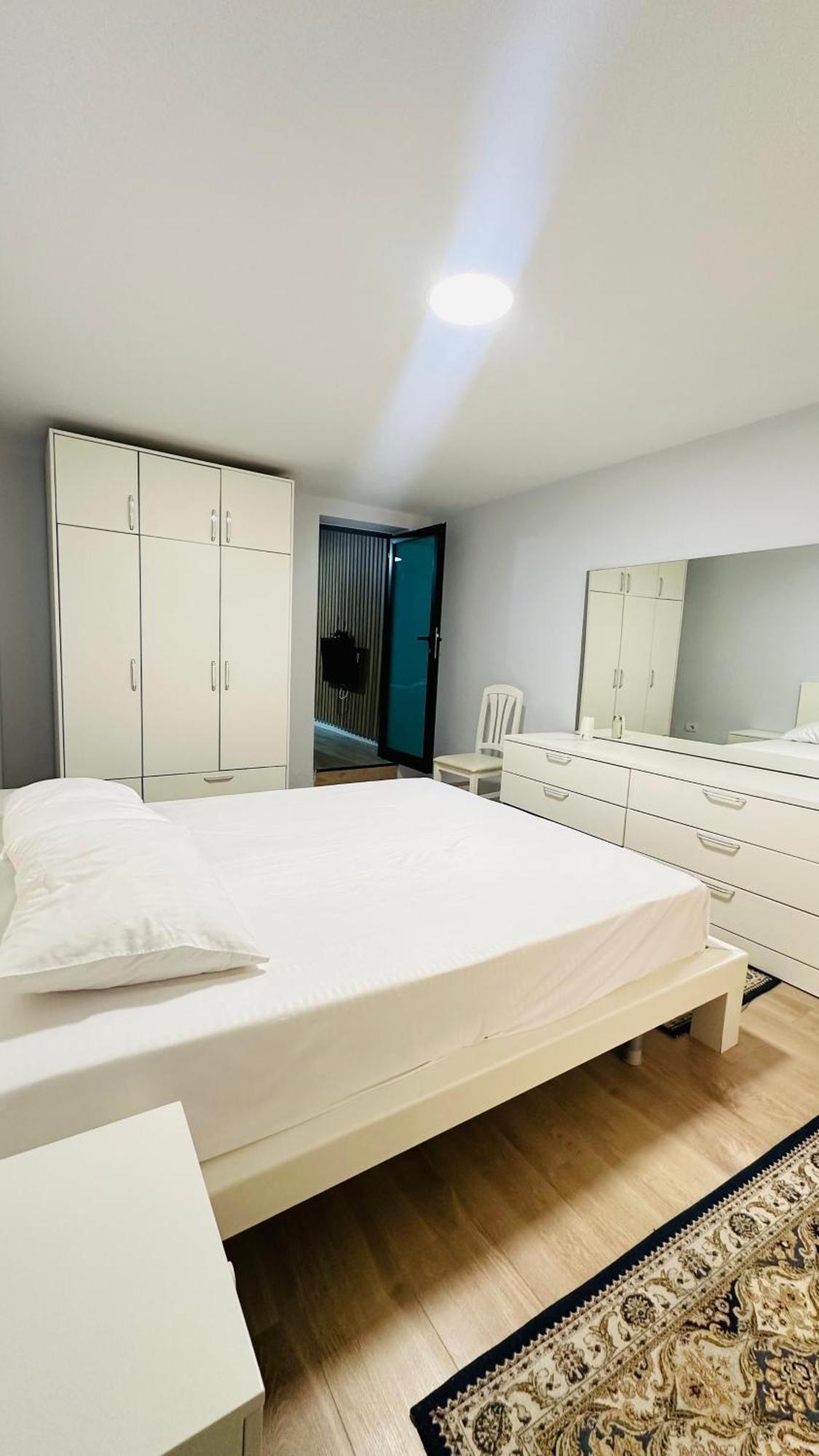With Self Check-in Apartment *